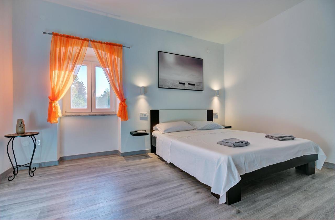 Holiday Home Volta Rakalj Bagian luar foto