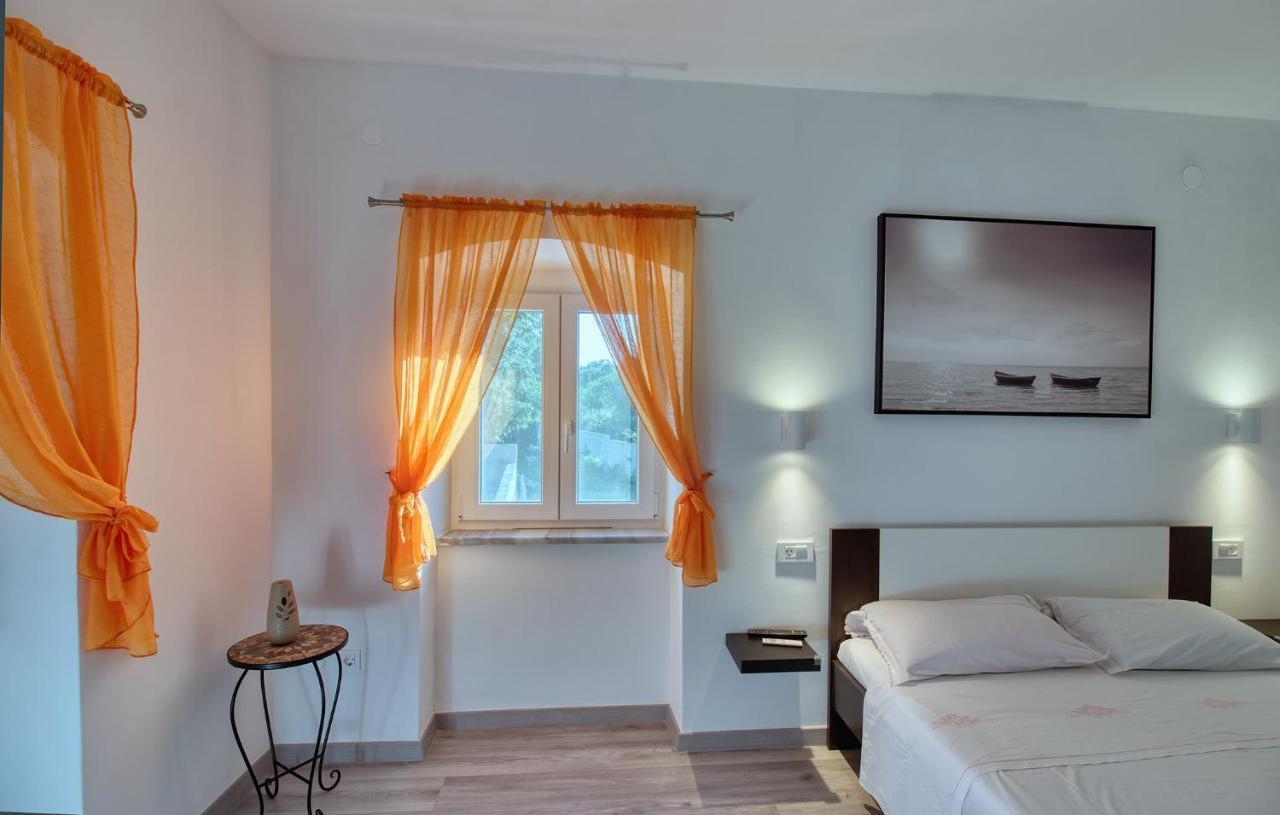 Holiday Home Volta Rakalj Bagian luar foto