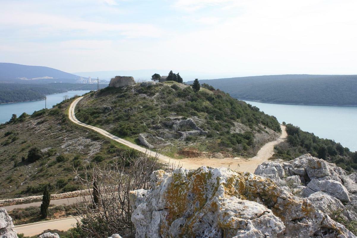 Holiday Home Volta Rakalj Bagian luar foto